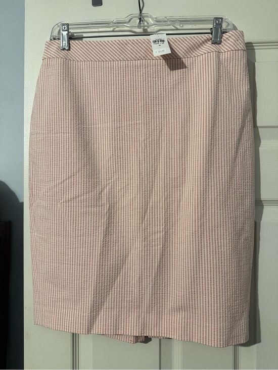 Ann Taylor Dresses & Skirts - Ann Taylor Pink Seersucker Pencil Skirt